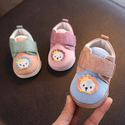 Бебешки обувки от текстил с 3D елемент 