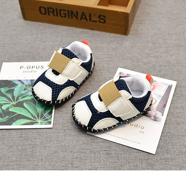 Nahast plaastrite ja pehme tallaga beebikingad