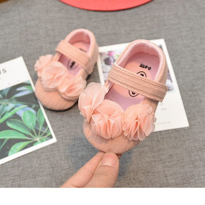 Lokkide ja pehme tallaga beebisandaalid