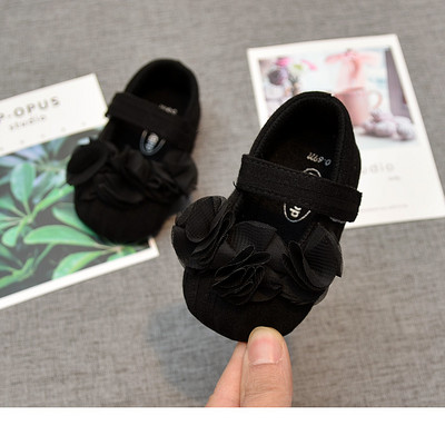 Lokkide ja pehme tallaga beebisandaalid