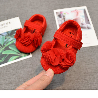 Lokkide ja pehme tallaga beebisandaalid