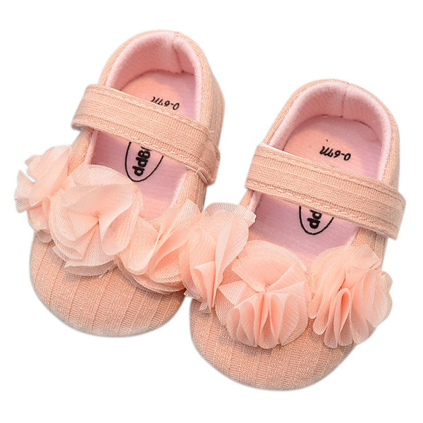 Lokkide ja pehme tallaga beebisandaalid