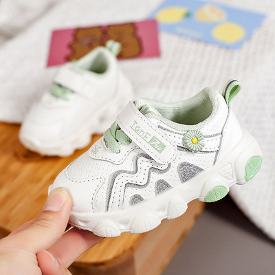 Бебешки маратонки с апликация и лъскави елементи