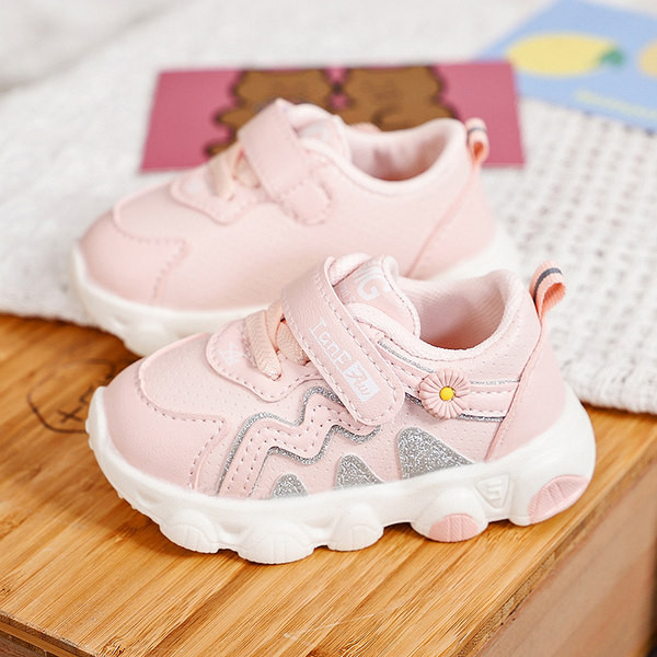 Бебешки маратонки с апликация и лъскави елементи