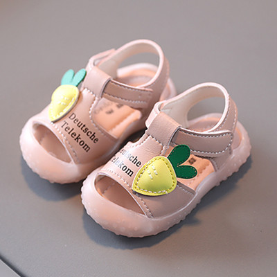 Бебешки кожени обувки с апликация и надписи
