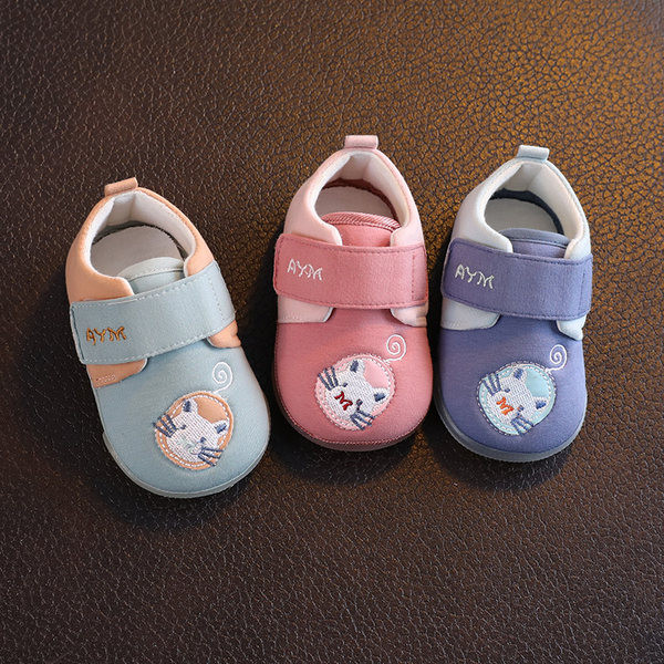 Бебешки обувки с велкро лепенки и бродерия