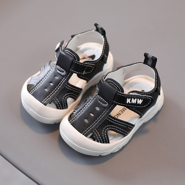 Nahast plaastrite ja lameda tallaga laste sandaalid