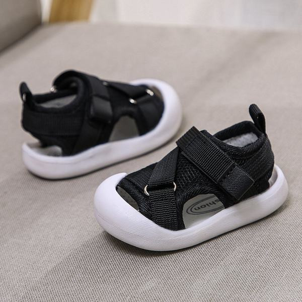 Moderne dječje sandale s čičkom