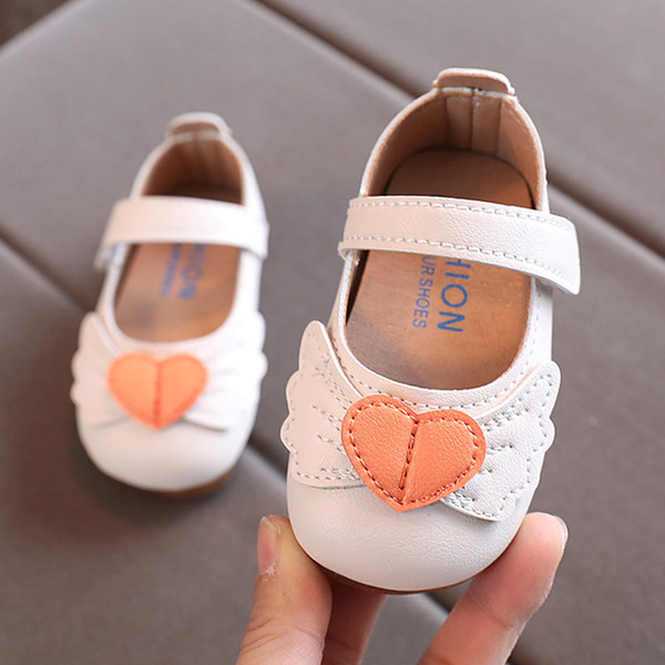 Kleebiste ja aplikatsiooniga väikelaste vabaajajalatsid