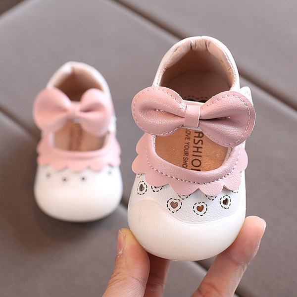 Nahast beebikingad valge ja roosa paelaga