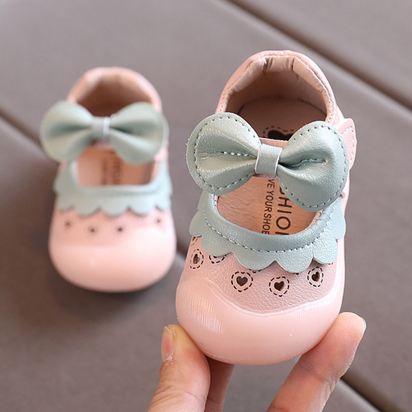 Nahast beebikingad valge ja roosa paelaga