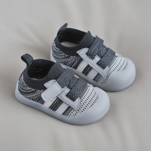 Pehme talla ja takjakinnitusega unisex mudelis riidest beebijalatsid