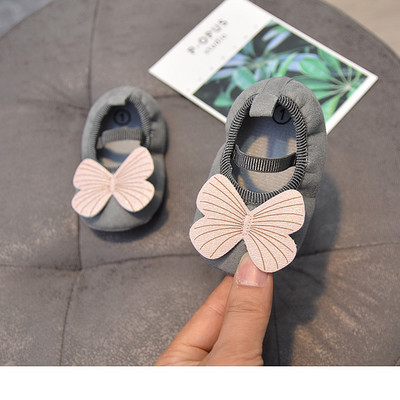 3D-liblika ja pehme tallaga beebikingad