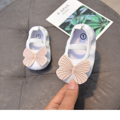 3D-liblika ja pehme tallaga beebikingad