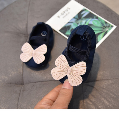 3D-liblika ja pehme tallaga beebikingad