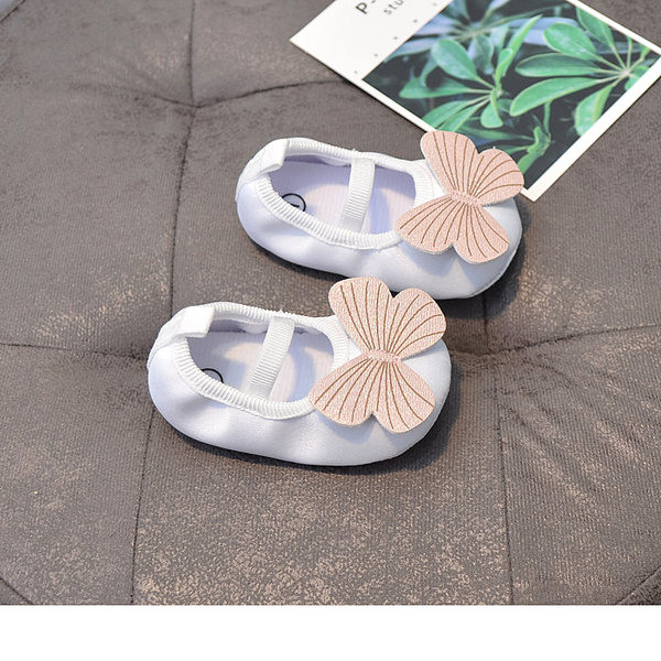 3D-liblika ja pehme tallaga beebikingad