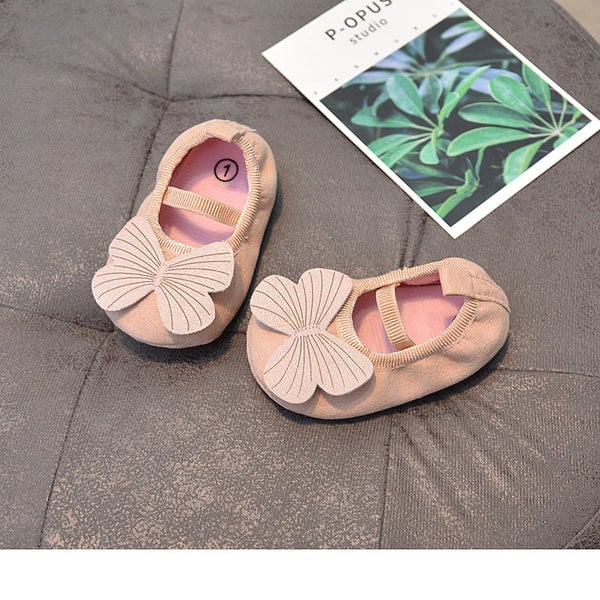 3D-liblika ja pehme tallaga beebikingad