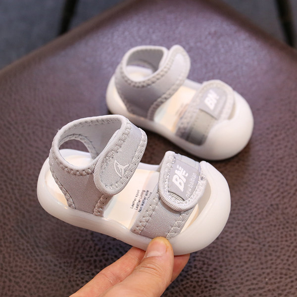 Beebi sandaalid kirjadega - unisex mudel