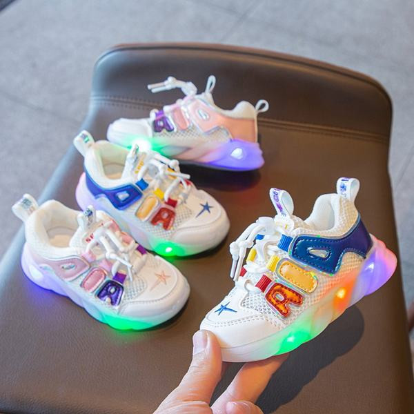 Helendavate taldadega beebitossud