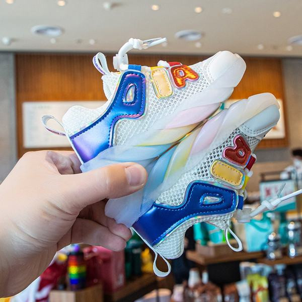 Helendavate taldadega beebitossud