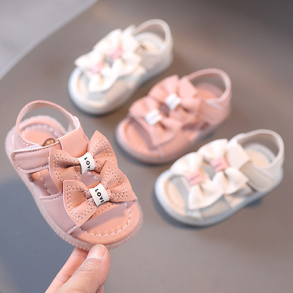 Paelte ja teibiga beebisandaalid