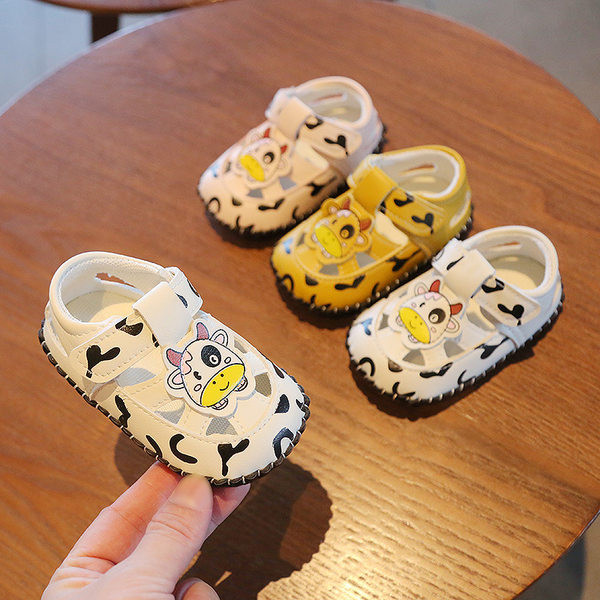 Takjapaela ja aplikatsiooniga ökonahast beebisandaalid