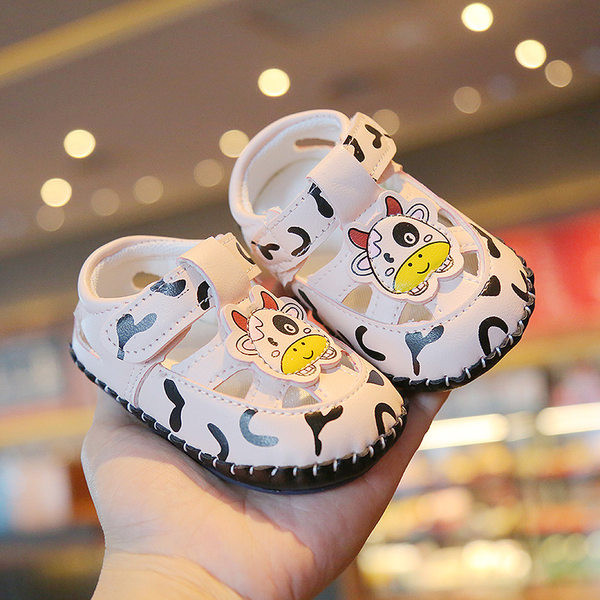 Takjapaela ja aplikatsiooniga ökonahast beebisandaalid