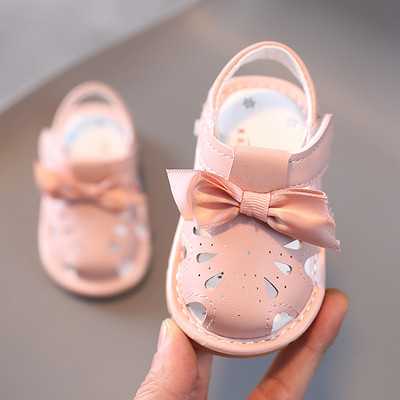 Бебешки кожени обувки с лепенки и панделка 