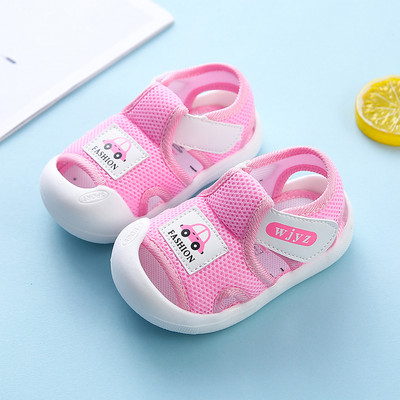 Παιδικά σανδάλια  με έμβλημα και  στερέωση velcro
