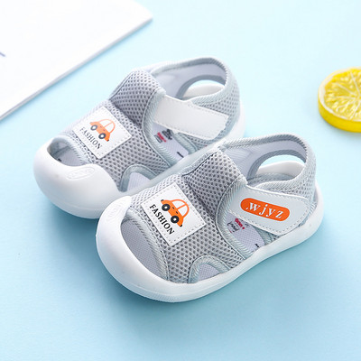 Παιδικά σανδάλια  με έμβλημα και  στερέωση velcro