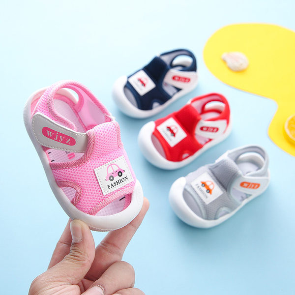 Embleemi ja takjapaelaga võrksandaalid beebile