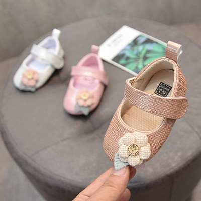 Бебешки обувки с декорация цвете и мека подметка