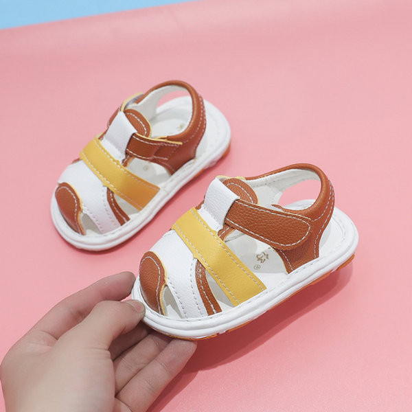 Бебешки затворени сандали от еко кожа с велкро закопчаване 