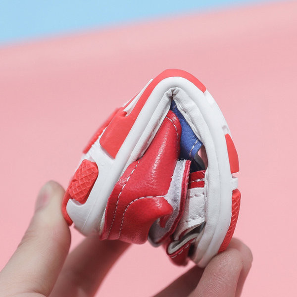 Бебешки затворени сандали от еко кожа с велкро закопчаване 