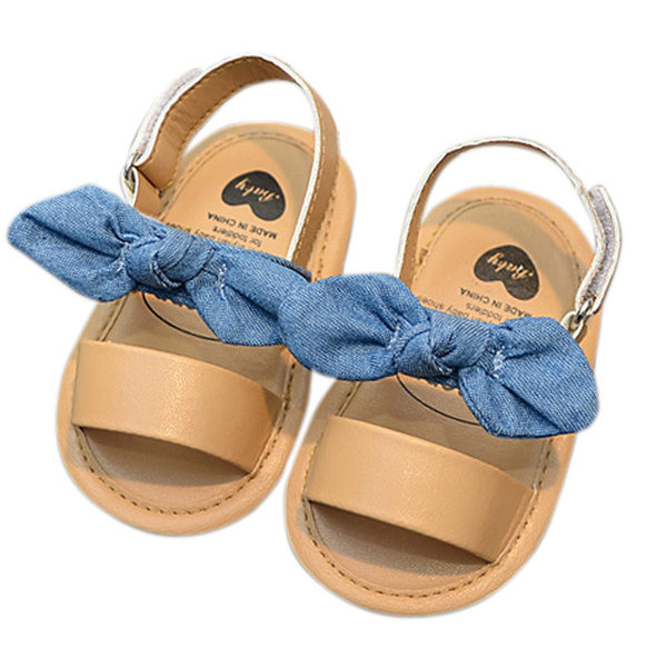 Paelkaunistusega ja nahkrihmaga beebisandaalid