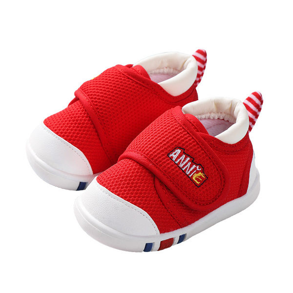 Бебешки маратонки с бродерия и лепенка