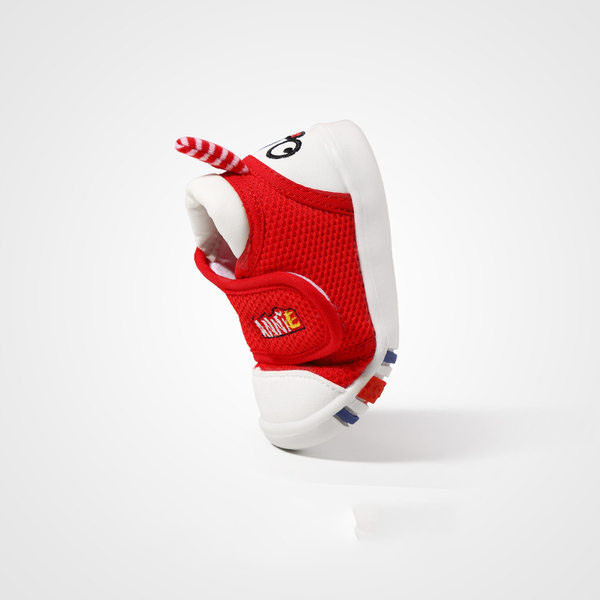 Бебешки маратонки с бродерия и лепенка