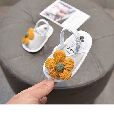 Beebi sandaalid 3D lille ja kummiga