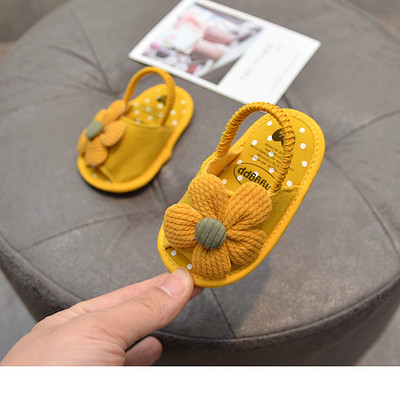 Beebi sandaalid 3D lille ja kummiga