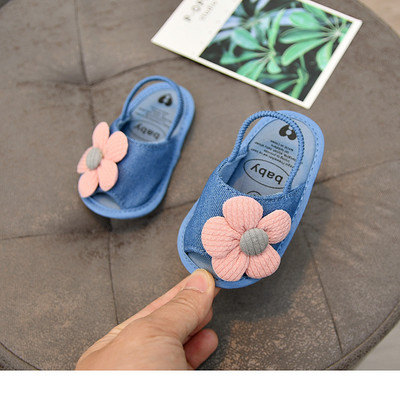 Beebi sandaalid 3D lille ja kummiga