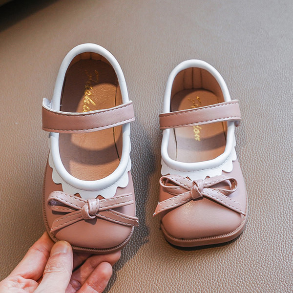 Kleebiste ja paelaga kunstnahast beebikingad