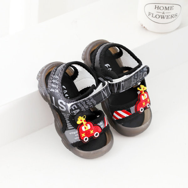 Dječje sandale s natpisom i kopčanjem na čičak