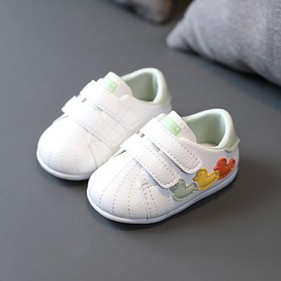 Kleebiste ja värvilise aplikatsiooniga beebikingad