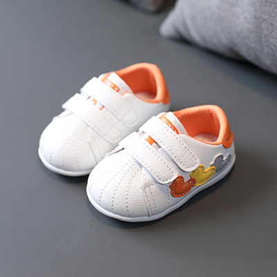 Kleebiste ja värvilise aplikatsiooniga beebikingad