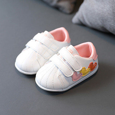 Kleebiste ja värvilise aplikatsiooniga beebikingad