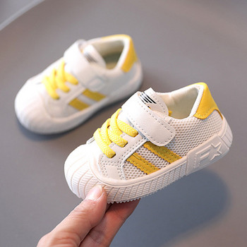 Бебешки обувки с лепенки и връзки в три цвята