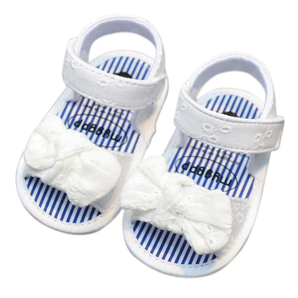 Paelakaunistusega ja pehme tallaga beebisandaalid