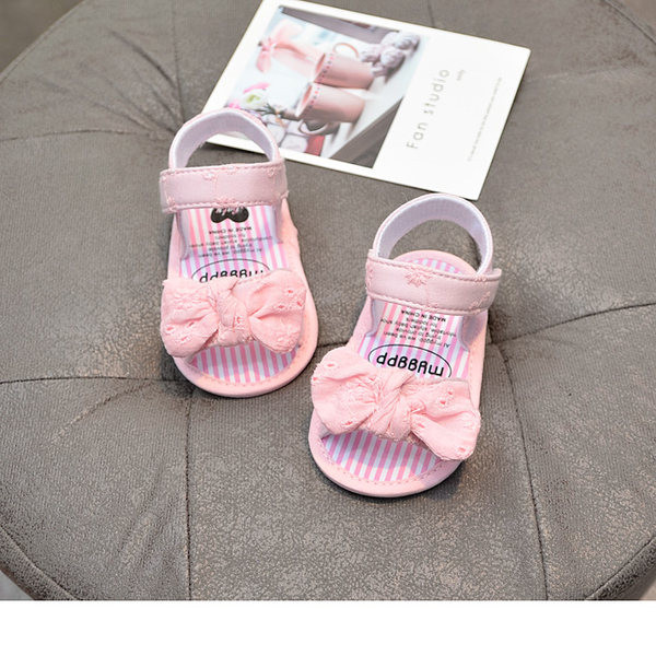 Paelakaunistusega ja pehme tallaga beebisandaalid