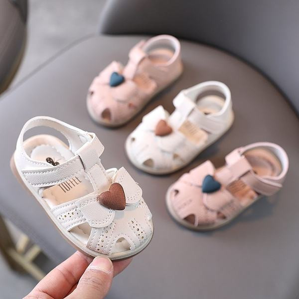 Perforeeritud ökonahast paelaga beebisandaalid