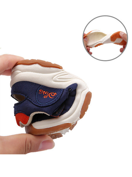 Öko-nahast beebisandaalid poistele